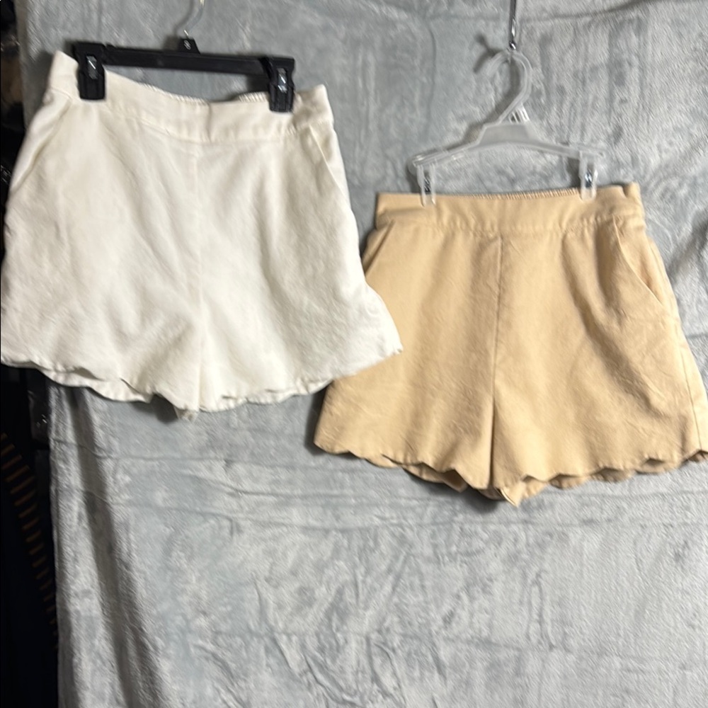 Linen blend shorts size small Women's bundle two pair Cream and Tan Shorts lined